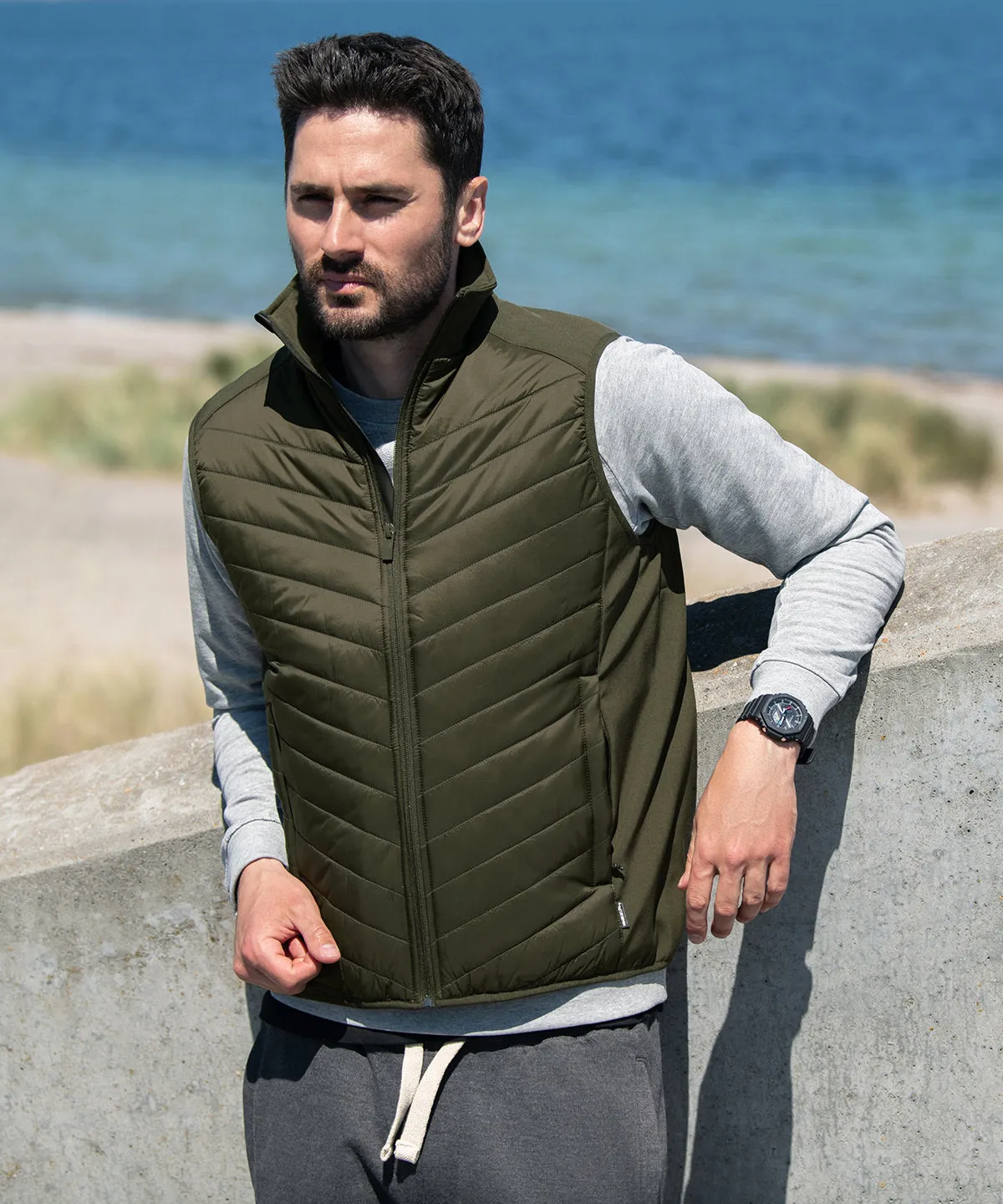 Benton  versatile hybrid vest | Olive