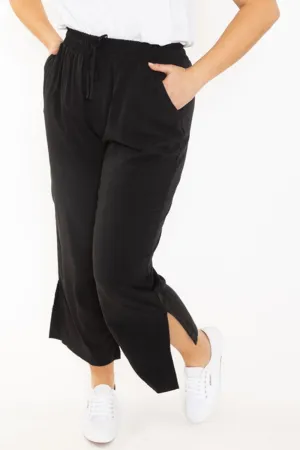 Slit Cut At The Hem Pant In Black